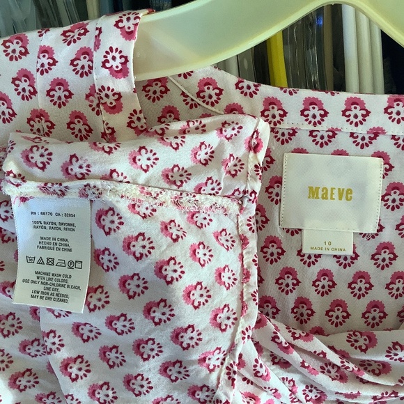 Anthropologie cute top with flowy hem.  Very flattering. - Picture 6 of 7